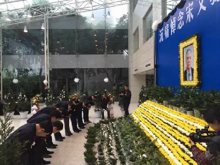 3377体育成都所设吊唁厅吊唁宋文骢